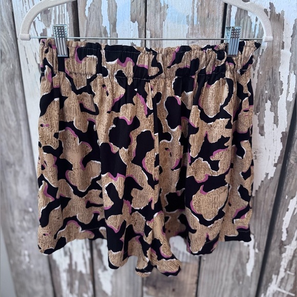 Kori Front Tie Shorts Multi Color Tan with Black & Pink Size Medium NWT - Picture 6 of 7
